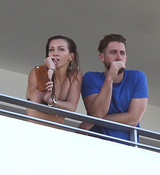 KCP_2016candid_dec13_on_the_balcony_of_her_hotel_in_miami_009.jpg