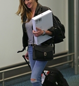 KCP_2016candid_oct6_arrives_at_vancouver_airport_003.jpg