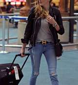 KCP_2016candid_oct6_arrives_at_vancouver_airport_009.jpg